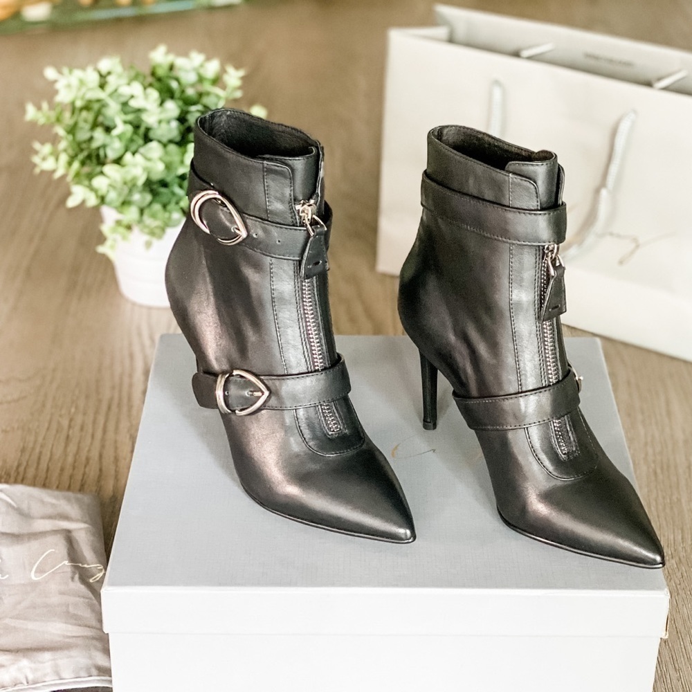 Lola Cruz Black Boots with Straps - Picture 4 of 6
